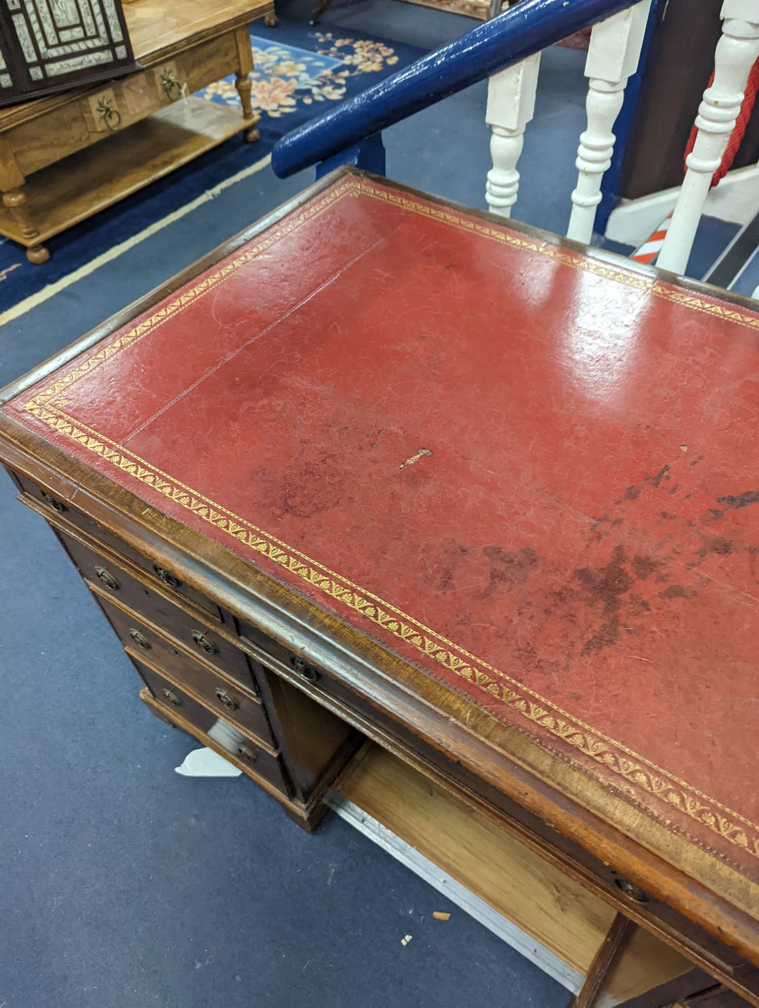 A Victorian mahogany pedestal desk with red leather inset top, length 126cm, depth 71cm, height 77cm